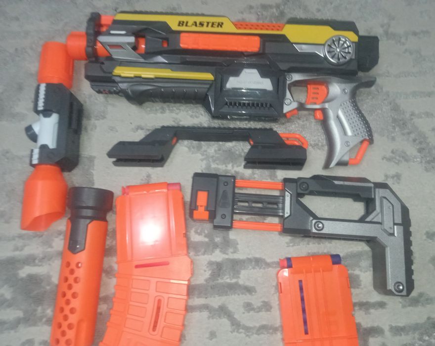 Бластер нёрф,в очень хорошем состоянии.