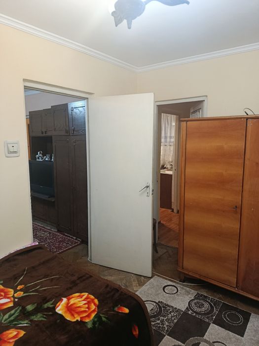 Vând apartament două camere etajul 3 zona V-uri pe Șincai — fotografia 2