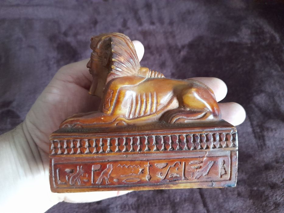 Statuie Sfinx adusă din Egipt