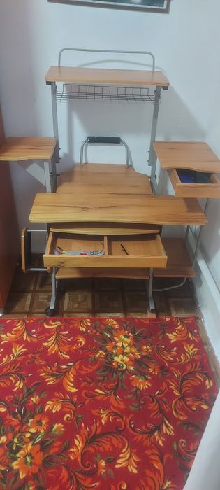 Продам стол, компьютерный.