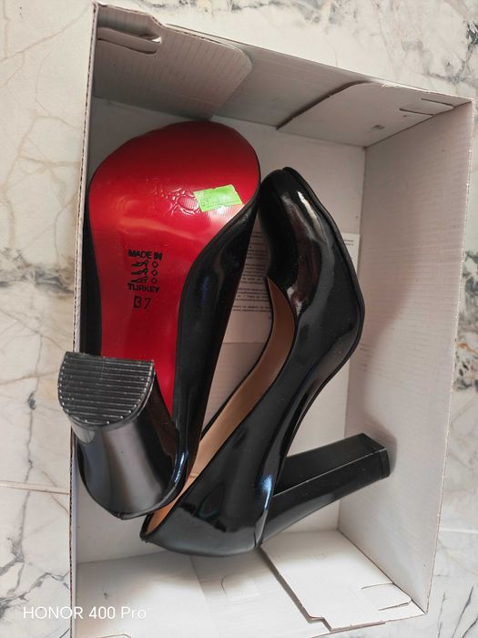 Черни дамски обувки на ток №37 – неносени