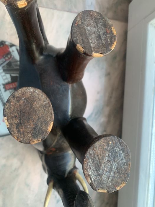 Statuiete din lemn exotic