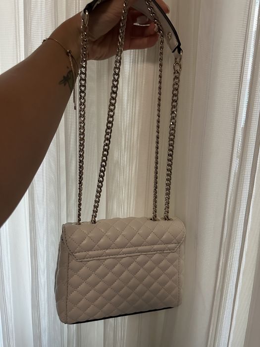 Дамска чанта Guess