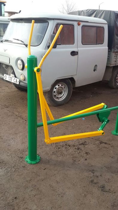 Уличные тренажёры