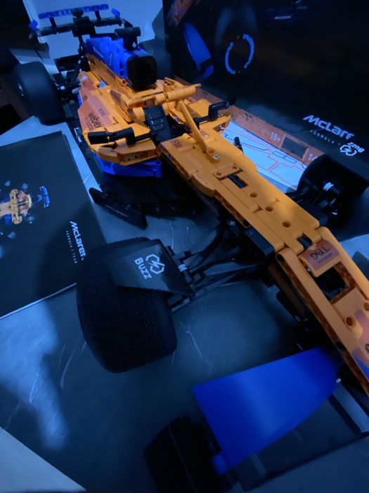 Лего болид формулы 1 команды макларен в собранном ввиде