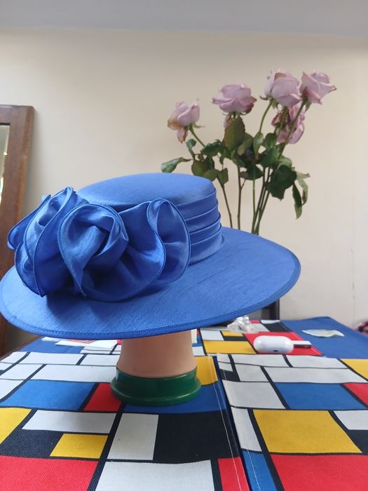 Pălărie albastra elegantă