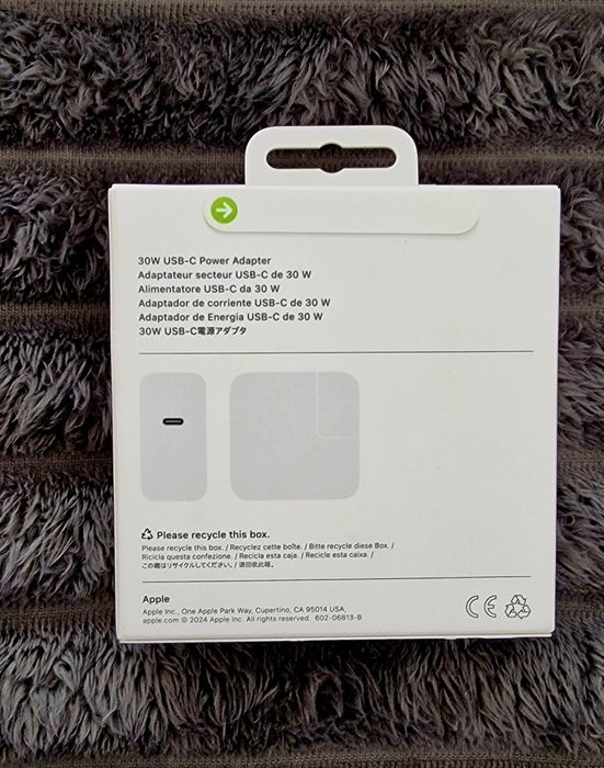 Incarcator original 30W iPhone 18 Pro Max sau Duo.