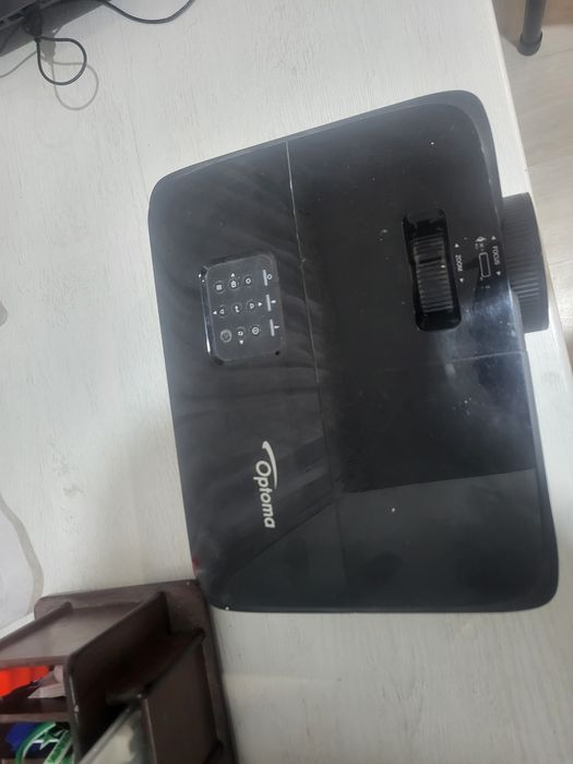 Продам проэктор optoma