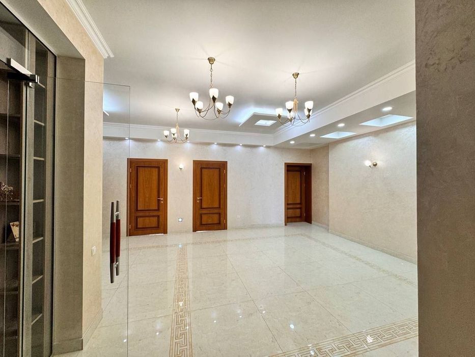 Продается 4х ком квартира в новостройке, ор-р: кафе Bon, 189м²