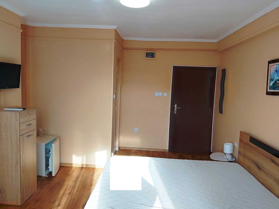 Дава се под наем Едностаен апартамент в к.к. Св.Св. Константин и Елена - 300 кв.м за 153 € - Снимка #1