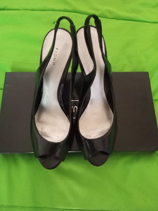 Летни обувки запаени 37 номер общо  за  60 лева