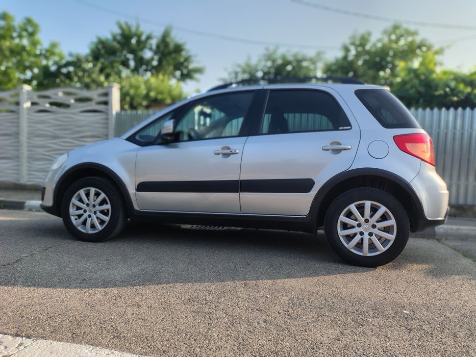 Vând Suzuki SX4 din anul 2012 - 4x4 .