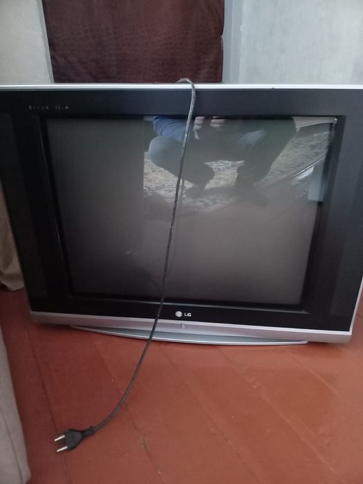 продам телевизор