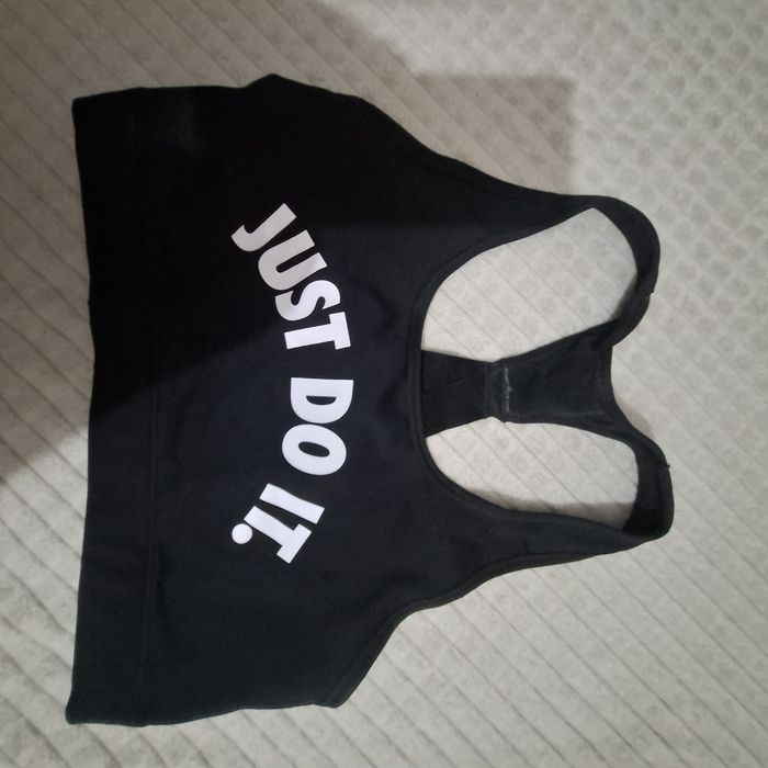 Bustiera de sport