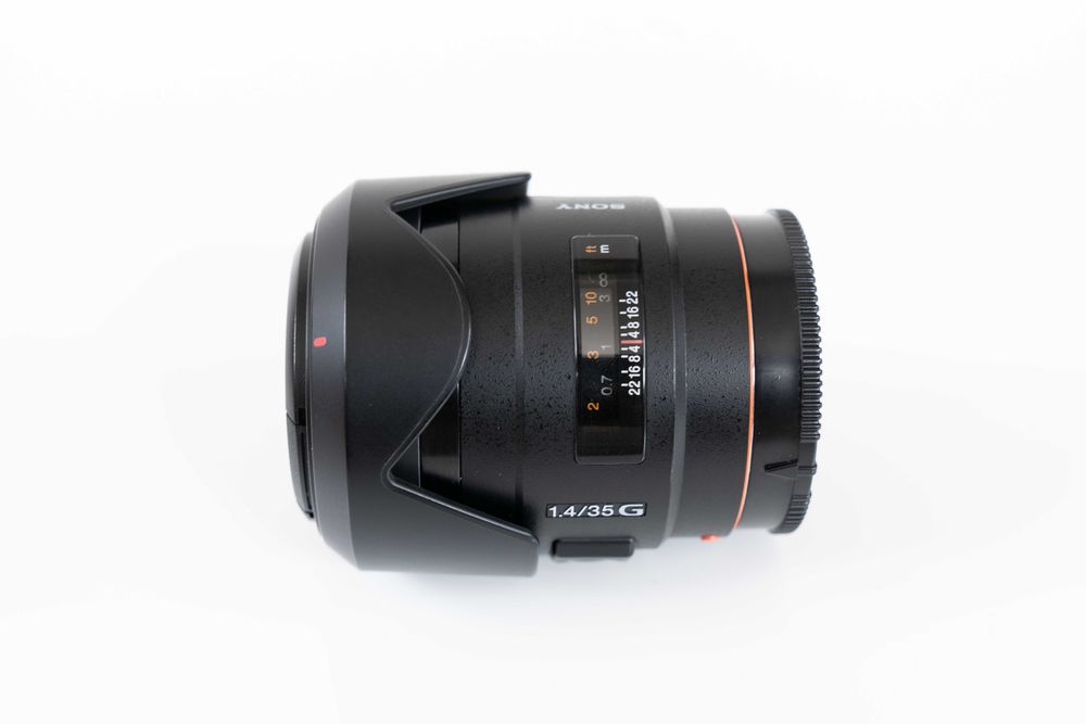 Продавам обектив Sony SAL 35F1.4G за фотоапарати със Sony A байонет.