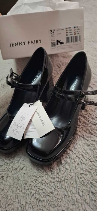 Дамски обувки чисто нови 37 номер подходящи да пролет и есен