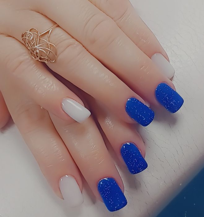 Мастер по маникюру и педикюру.