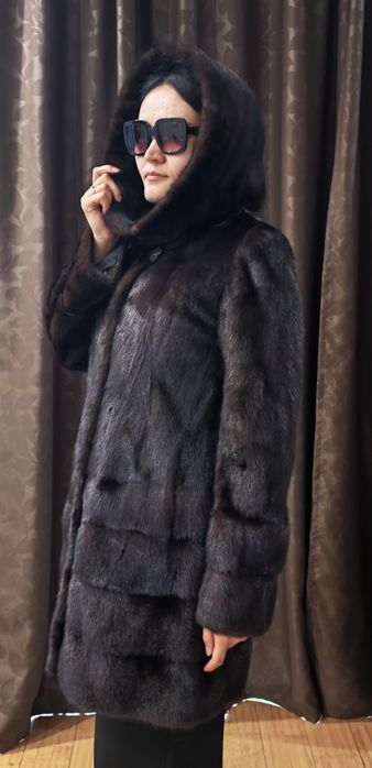 Норковая шуба Black Diamond с капюшоном Premium Mink