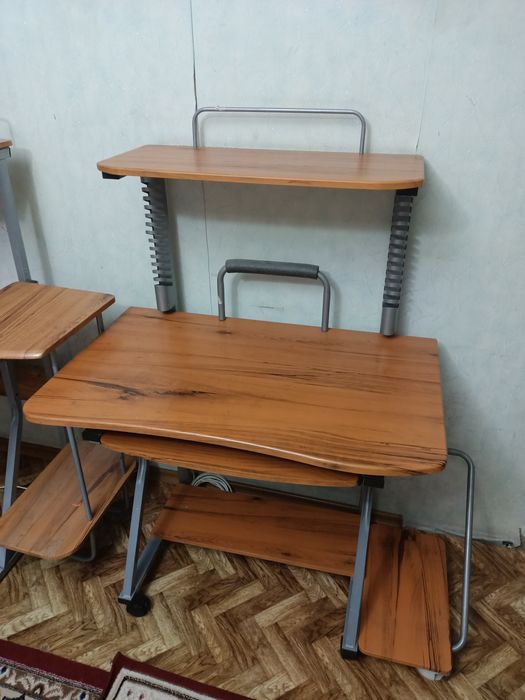 Продам компьтерный стол