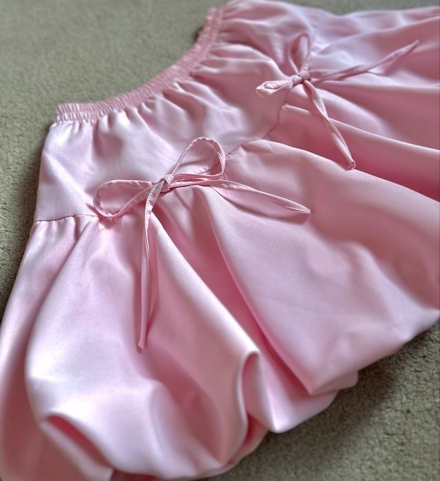 Розова пола с панделки