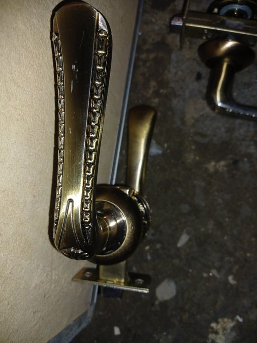 Ручка дверная металлическая