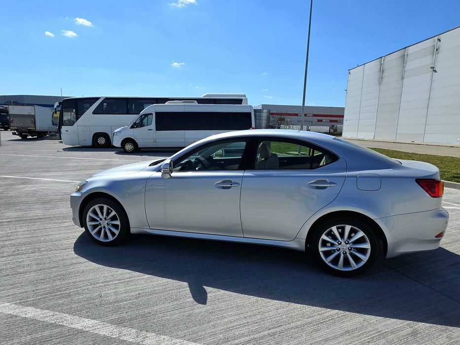 Vând Lexus is 220 2009