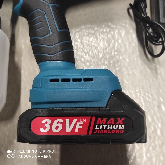 Pistol de vopsit( stropit) cu 2 acumulatori de 36 v