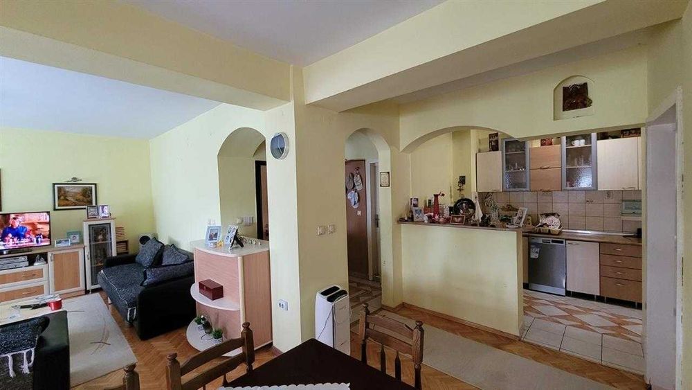 Дава се под наем Тристаен апартамент в Пловдив, Център - 88 кв.м за 280.5 € - Снимка #8