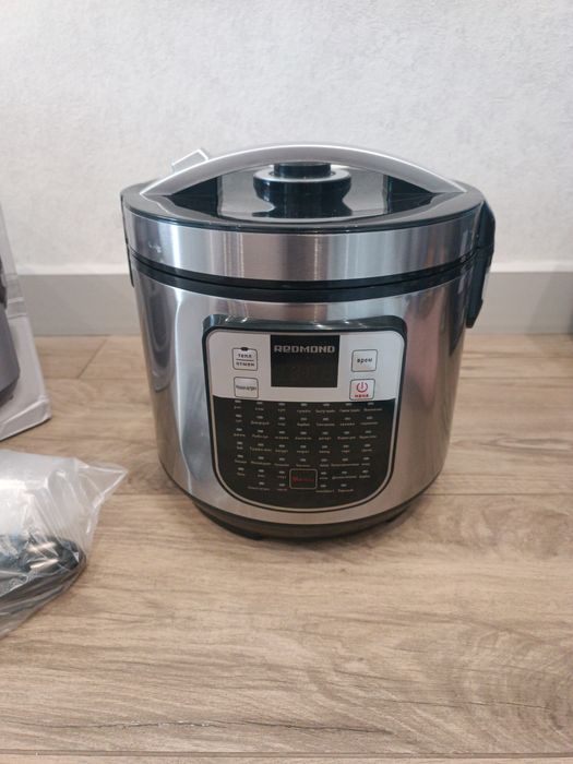 Мультиварка REDMOND  (новая)