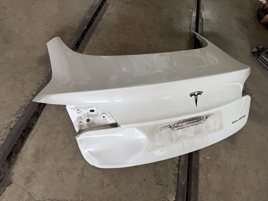 Оригинален багажник за Tesla Model 3 / Тесла Модел 3