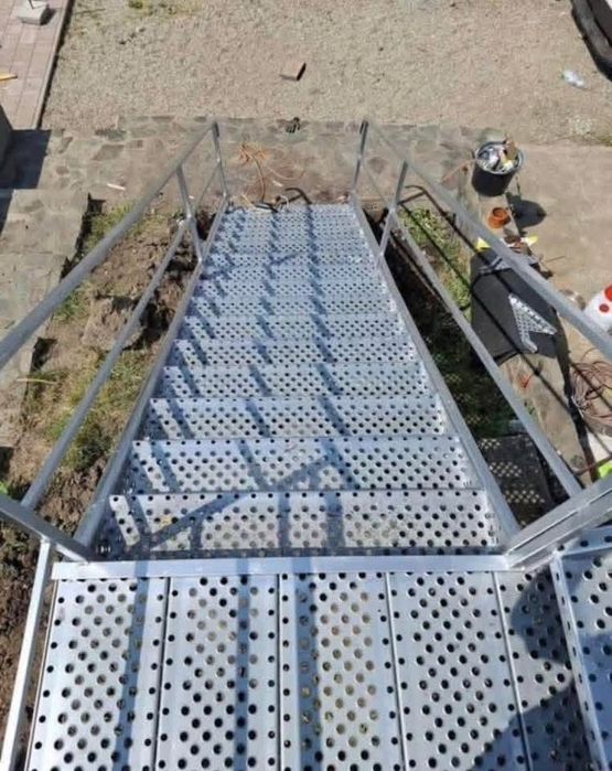 Scări metalice zincate 80x27