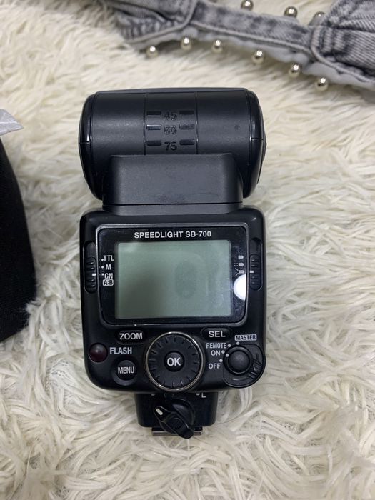 Вспышка Nikon Speedlight SB-700