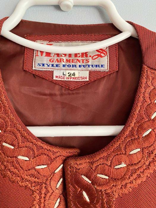 Винтидж елек с бродерия