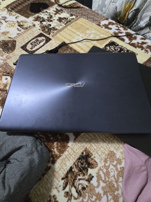 ASUS VivoBook 15