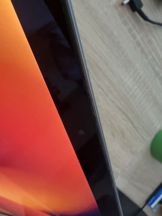 MacBook Pro 13” (13-inch, 2018, Four Thunderbolt 3 ports)