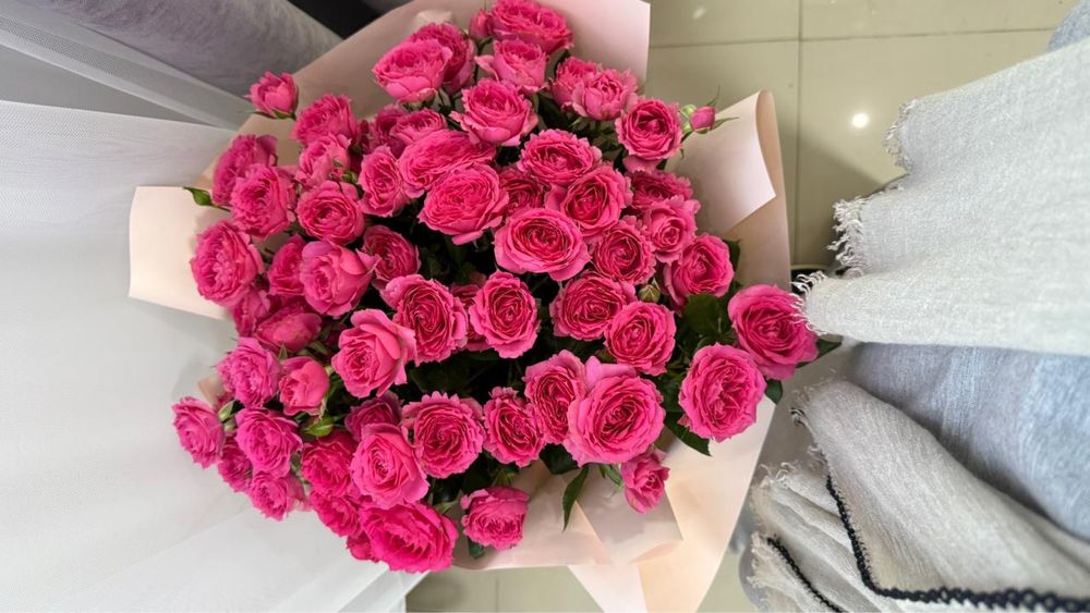 Кустовые розы букет