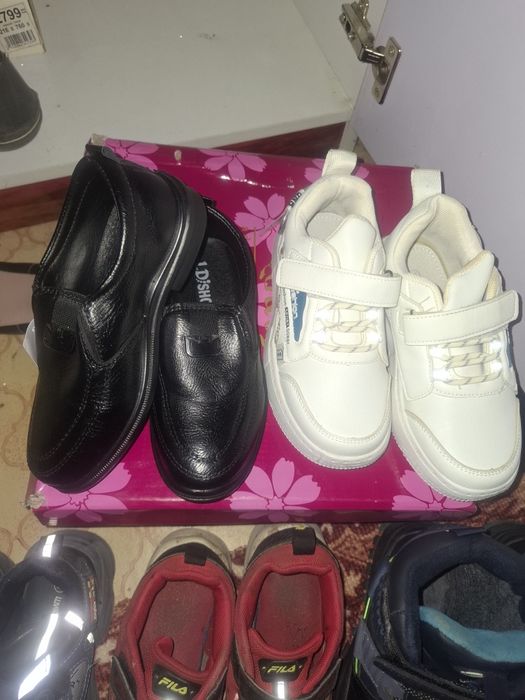 Продам детскую обувь