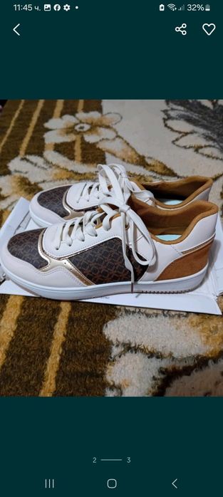 Продават се дамски маратонки