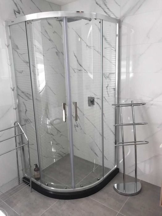 Душевые кабины и перегородки — любой размер, установка бесплатно