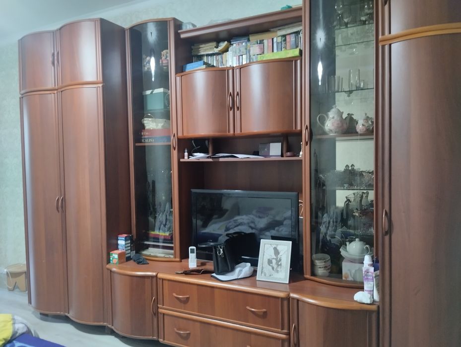 Продам  стенку для гостиной