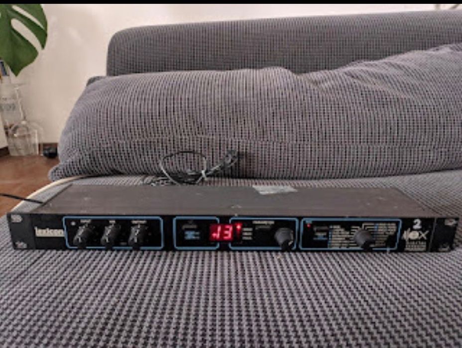 Професионално сценично осветление и озвучение