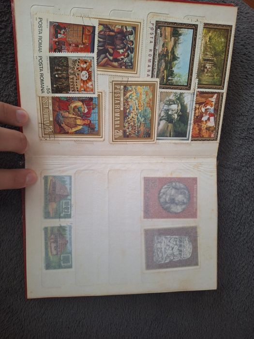 Stamp Album cu peste 30 de timbre vechi