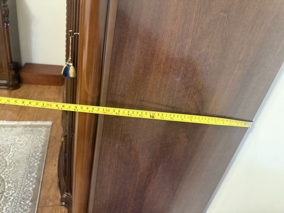 Продам сервант с тумбой