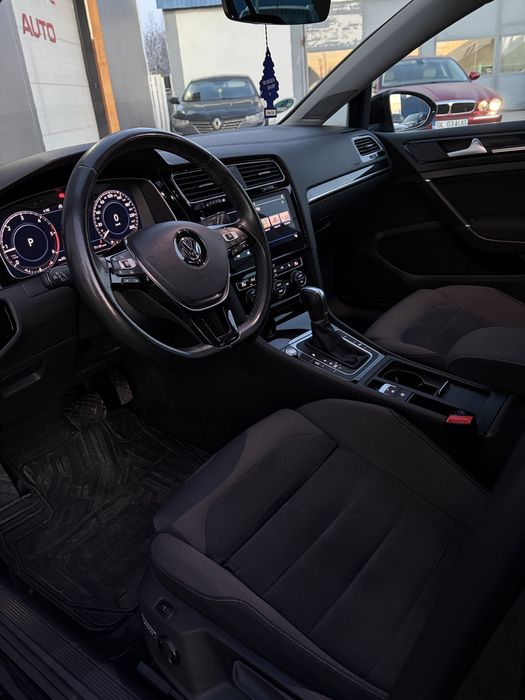 VW Golf 7.5 2018 2.0 tdi/DSG/virtual/ACC/Dynaudio/Pano/full Led