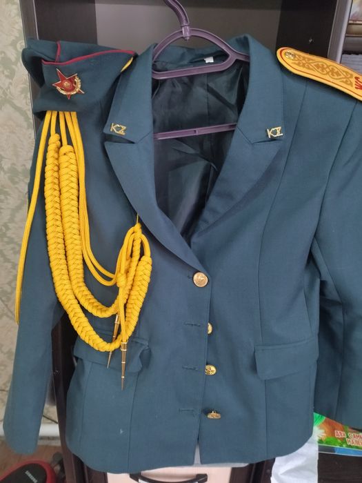 Продаю кадетскую форму срочно