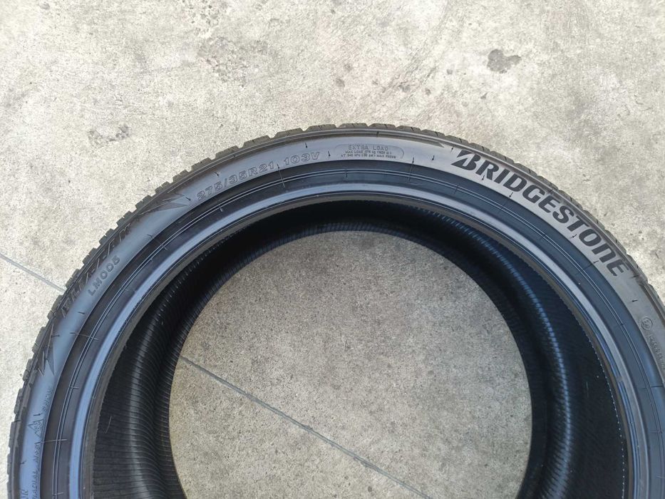 O anvelopa de iarna 275 35 21 bridgestone blizzak LM005 7,8 mm 3022