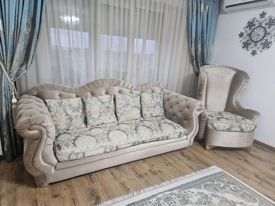 Canapea Chesterfiel fixa si fotoliu