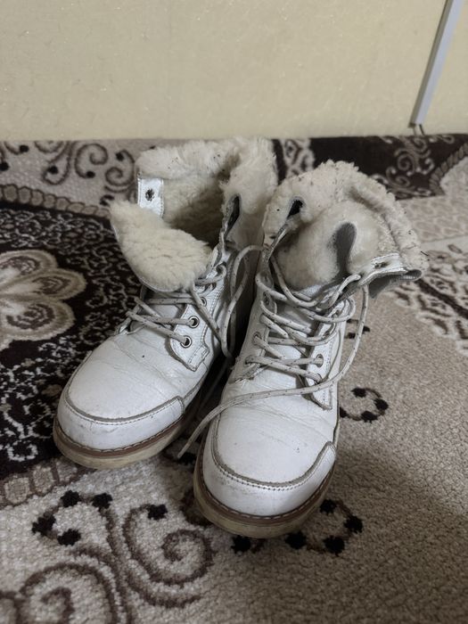 Продам женскую зимнюю обувь