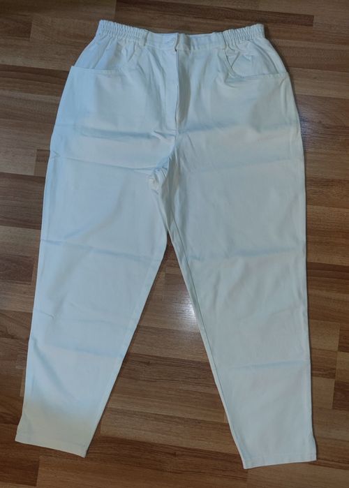 Vând Costum medical