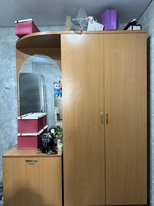 Продам прихожую срочно